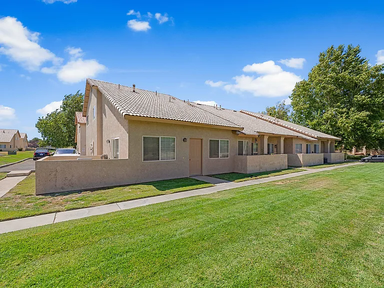 1648 Cactus Dr #D — Photo 1