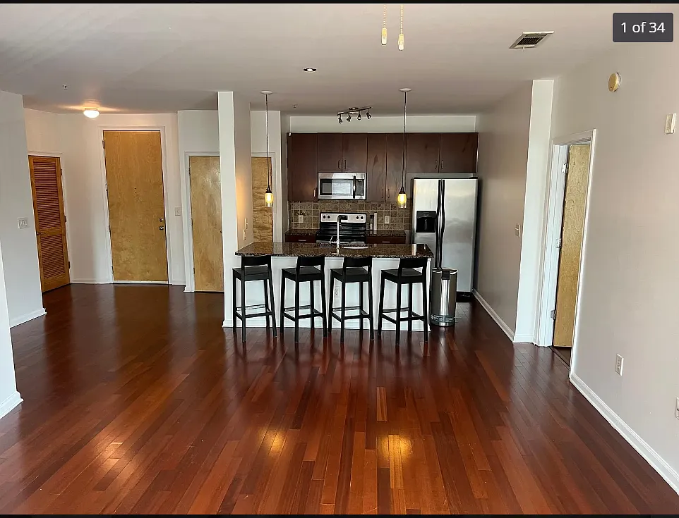 2 bed, 1019 sqft, $2,000 — Photo 1