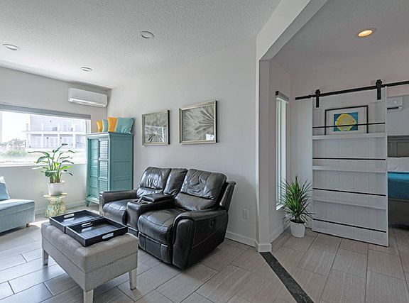 2nd image of 122 15th Ave N #2