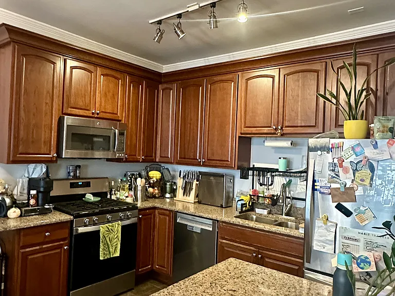 1042 W Bryn Mawr Ave #2 — Photo 6