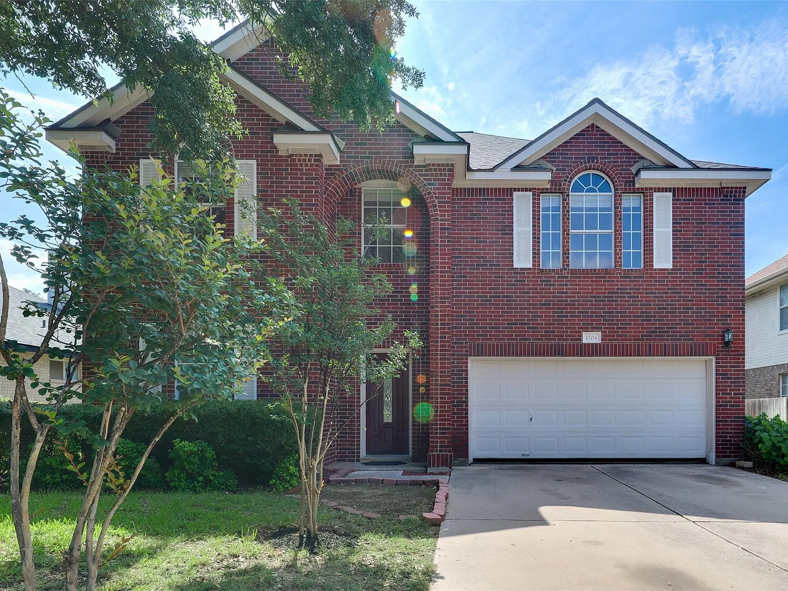 4 bed, 2.5 bath, 2529 sqft, $2,195 — Photo 2