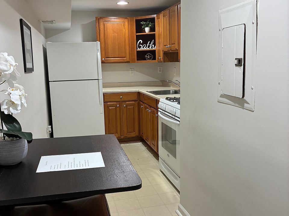1st image of 512 S Washington St #B