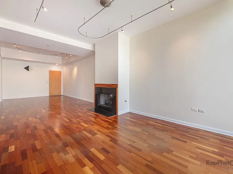 1720 Oak Ave #201 — Photo 6