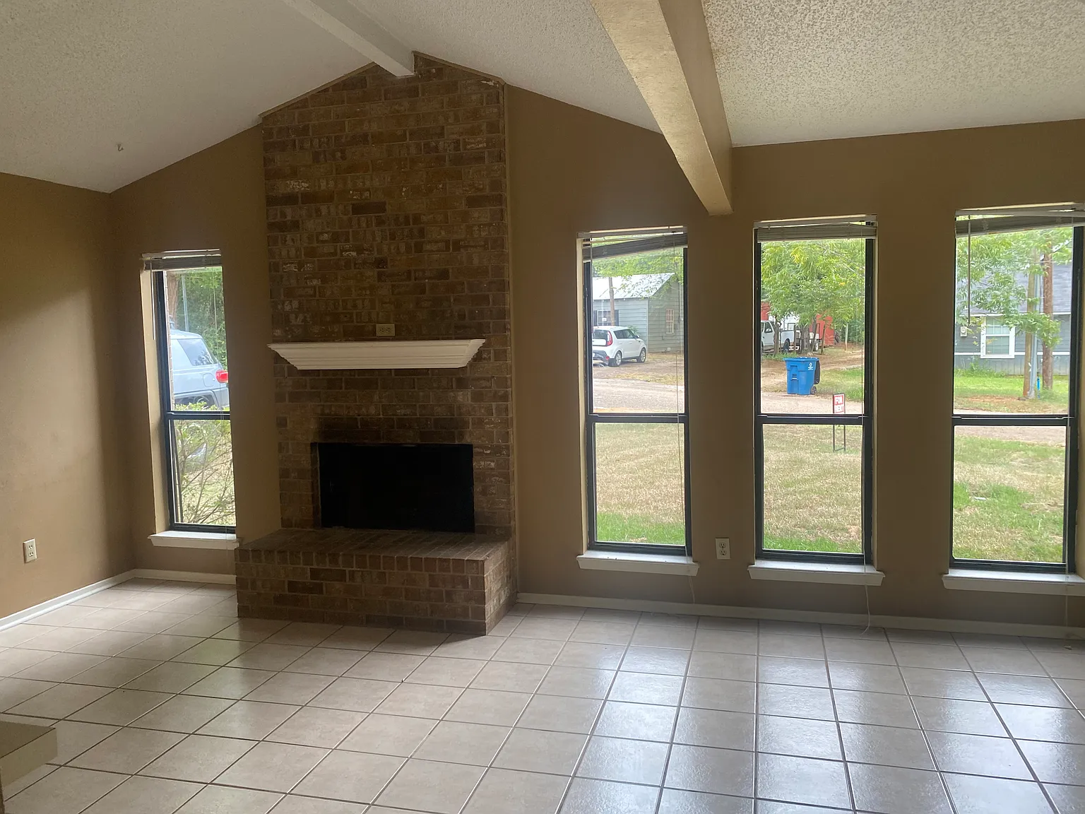 2 bed, 1100 sqft, $1,100 — Photo 2