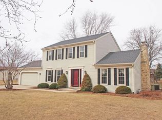 S22W27400 Fenway Dr S, Waukesha, WI 53188