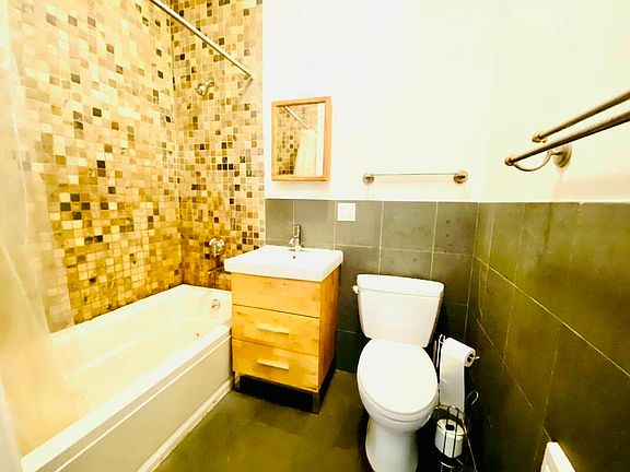5th image of 976 Myrtle Ave #1R
