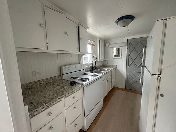 2nd image of 1625 Mayfield Rd