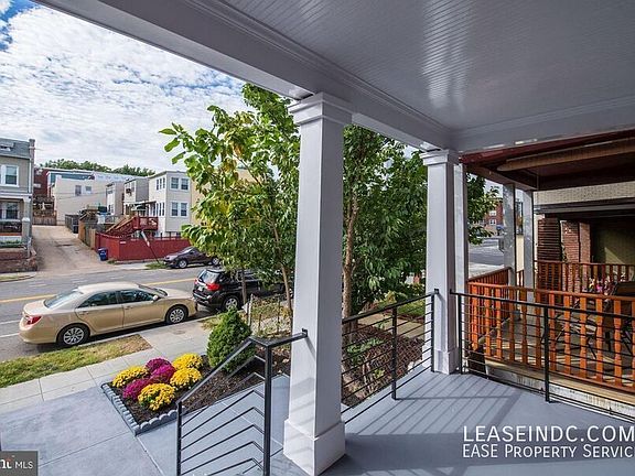 2nd image of 2129 4th St NE