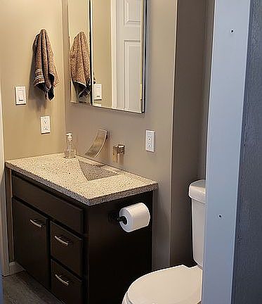 Bathroom 2 - jack-n-jill