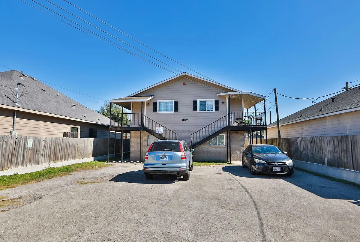 Building Photo - 8127 Colonial Ln #2