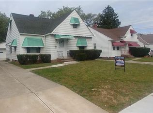 11811 McCracken Rd, Garfield Heights, OH 44125