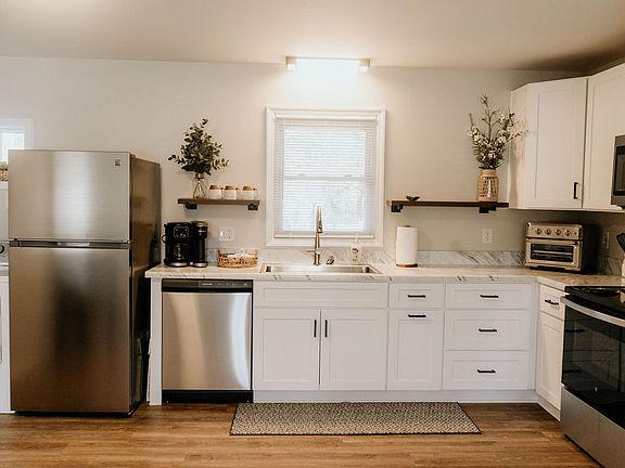Cook with ease in a fully equipped kitchen featuring all the essentials for a seamless stay