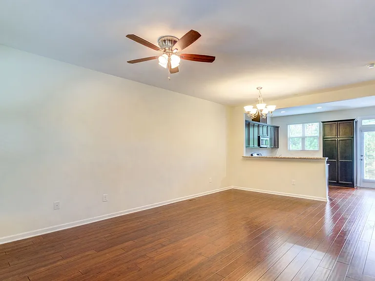 1637 Crafton Way — Photo 7