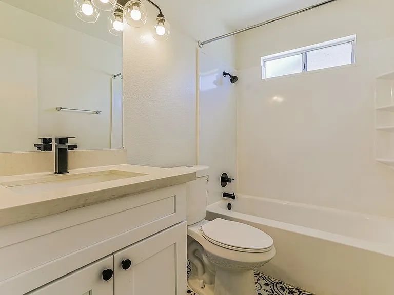 1415 N Ironwood St — Photo 18
