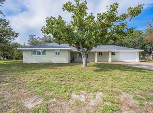 927 Oak Ave, Rockport, TX 78382