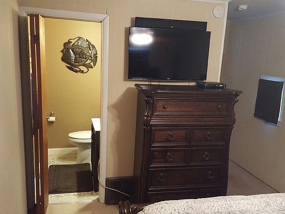 3rd image of 417 Maywood Ave