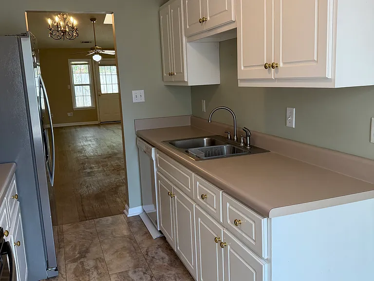 116 Shelby Dr — Photo 4