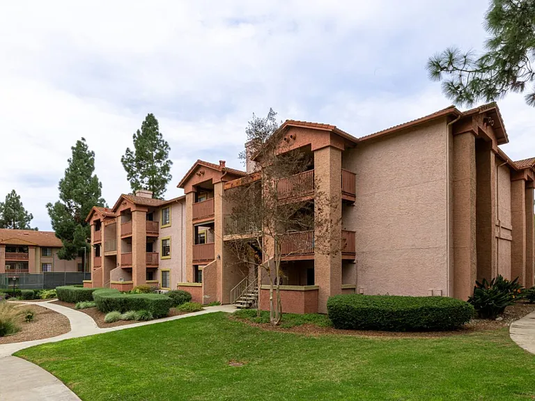 Alta Carmel Ct — Photo 28