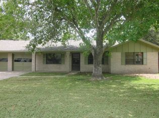 101 Meadow Ln, Jones Creek, TX 77541