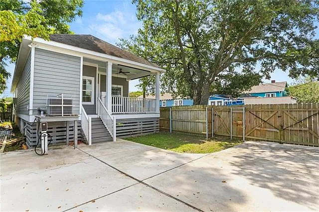 1402 Alvar St — Photo 18