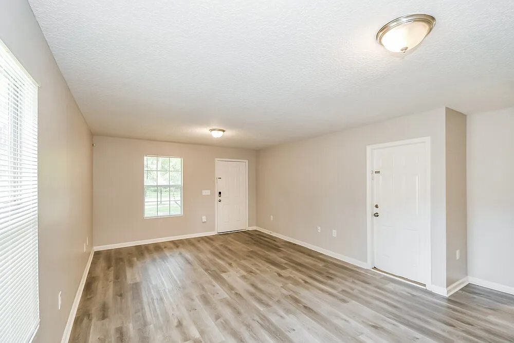 3 bed, 2.0 bath, 1167 sqft, $2,190 — Photo 3