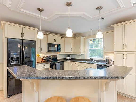 2nd image of 1052 Meadowvale Rd
