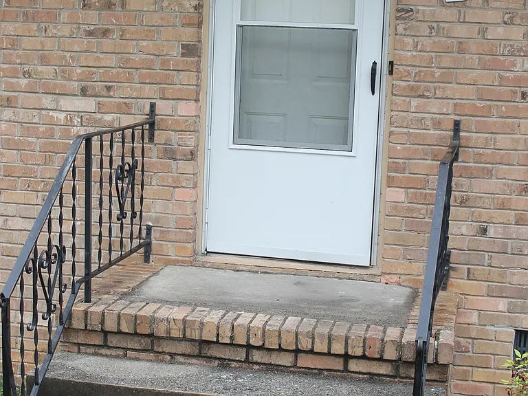 756 Sunset Blvd SW #B — Photo 3