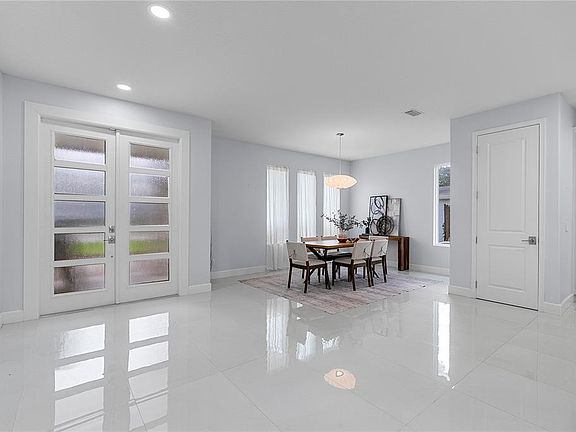 2nd image of 1404 Border Dr