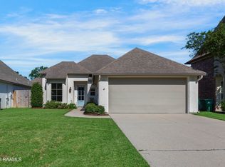 121 Fairwood Dr, Broussard, LA 70518