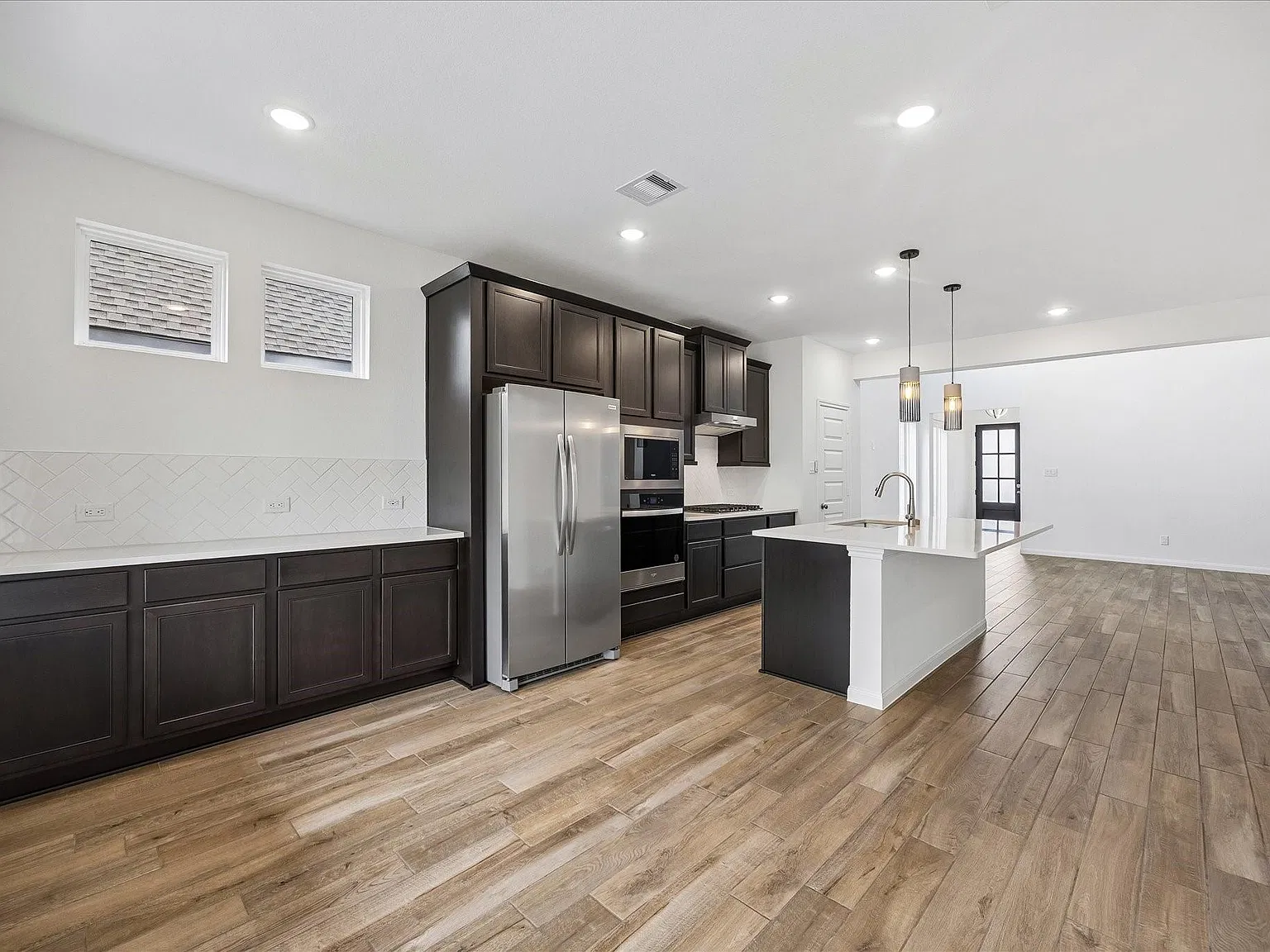 4 bed, 3.5 bath, 2412 sqft, $3,150 — Photo 2