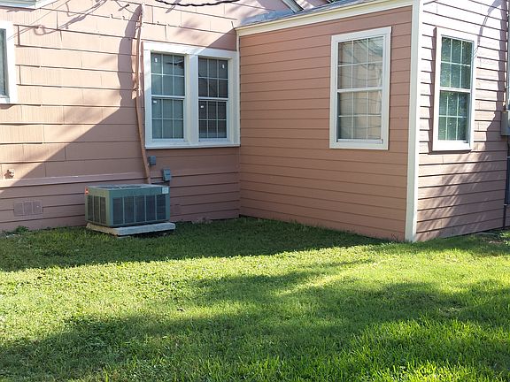 5th image of 1422 W Lullwood Ave