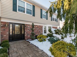8 Darien Ct, Old Bridge, NJ 08857