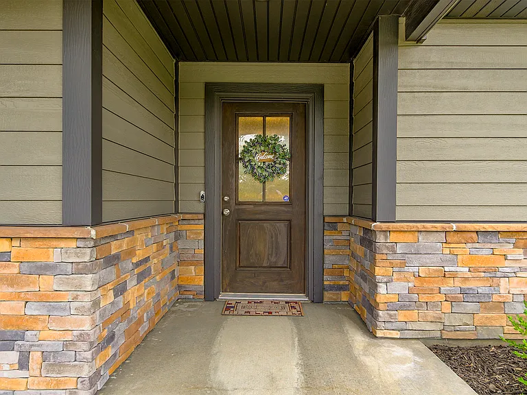 902 Rutland Dr — Photo 1