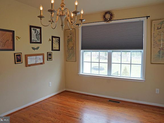 5th image of 241 Paragon Dr