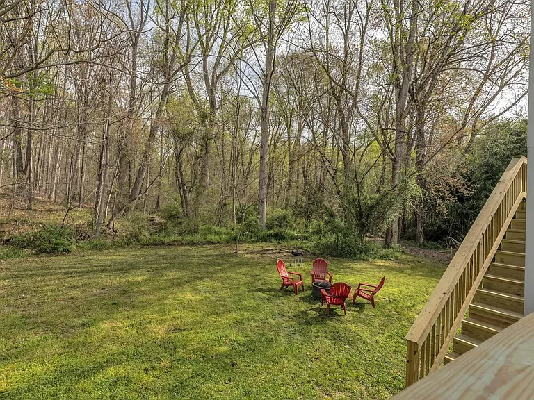 19 Limox Ln #B — Photo 8