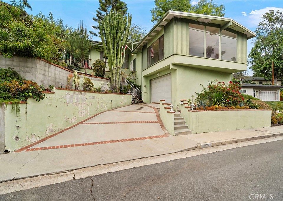 1st image of 2677 Saxon Dr