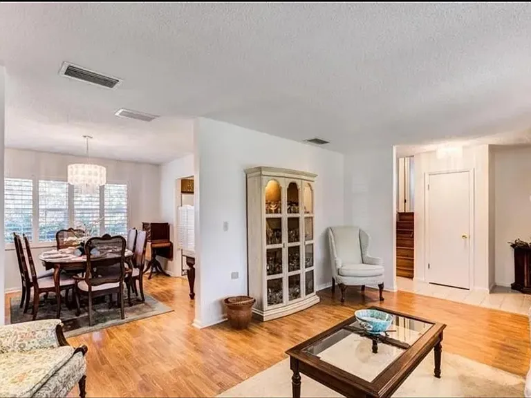 2927 Cocovia Way — Photo 5