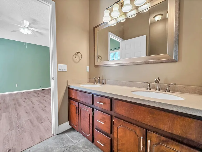 4469 Parkwood Sq — Photo 31