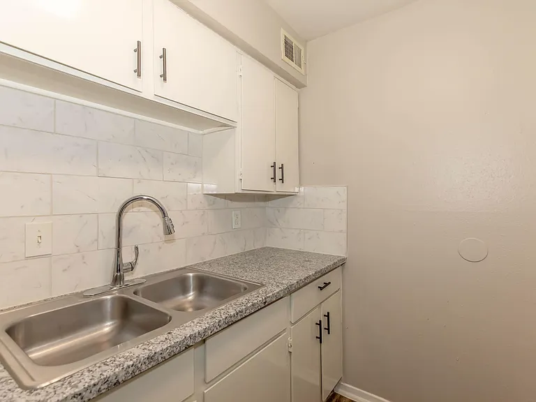 Tidwell Park Apartments — Photo 19