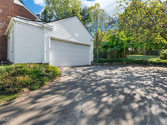 3rd image of 108 Naueda Dr