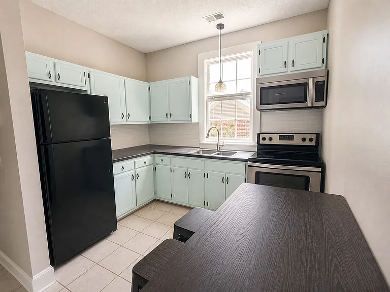 2115 Wallace St — Photo 9