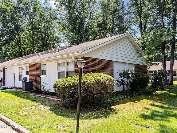 3rd image of 283A Kingston Court