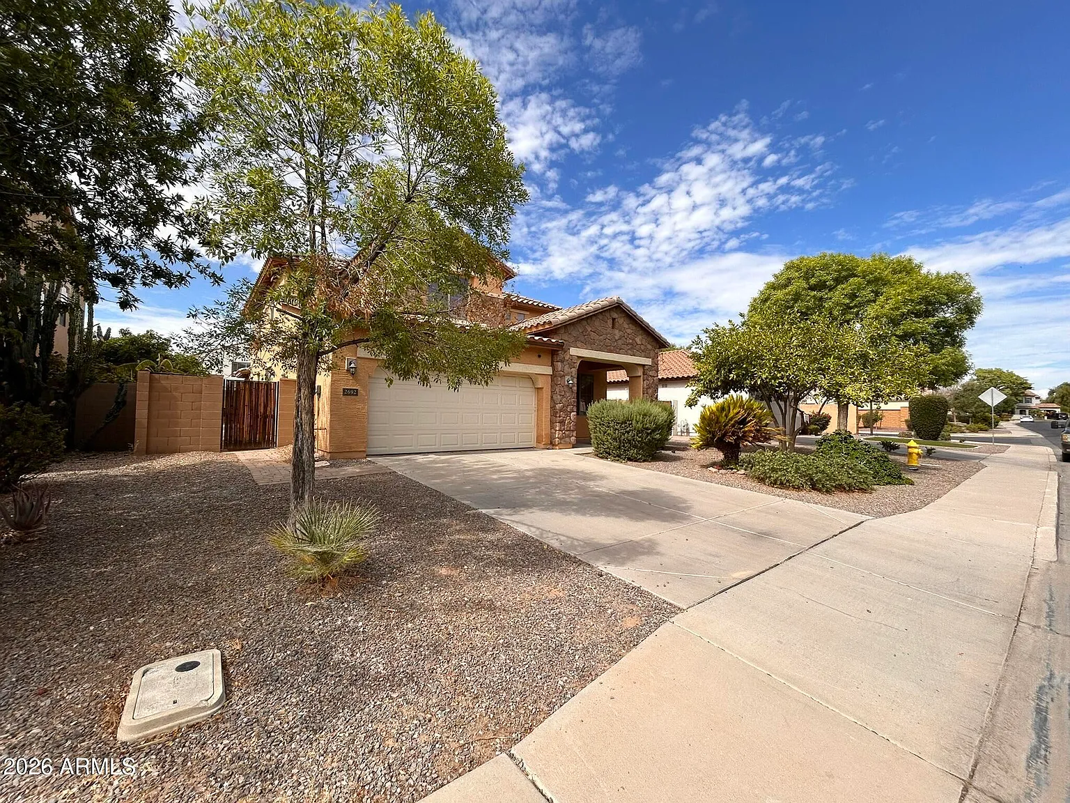4 bed, 3.0 bath, 2419 sqft, $2,600 — Photo 3
