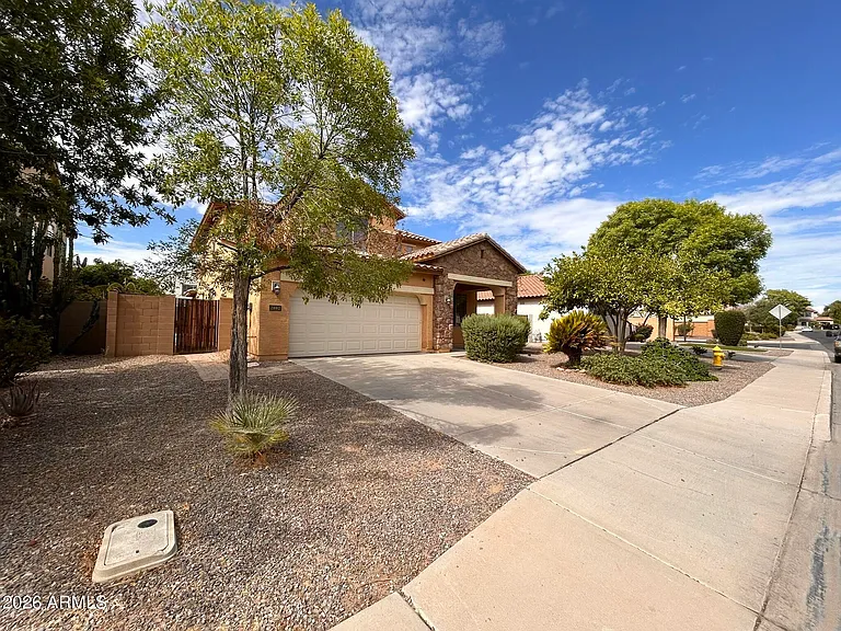 2692 E Vermont Ct — Photo 3
