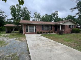 15541 Calhoun Rd, Laurinburg, NC 28352