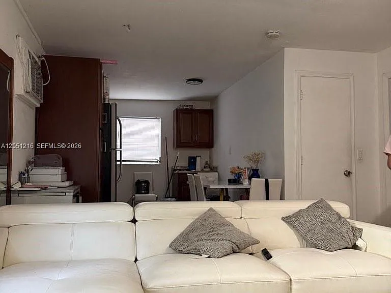 163 NW 40th St #3 — Photo 4
