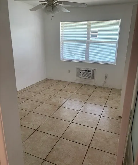 400 Northlake Ct #204 — Photo 8