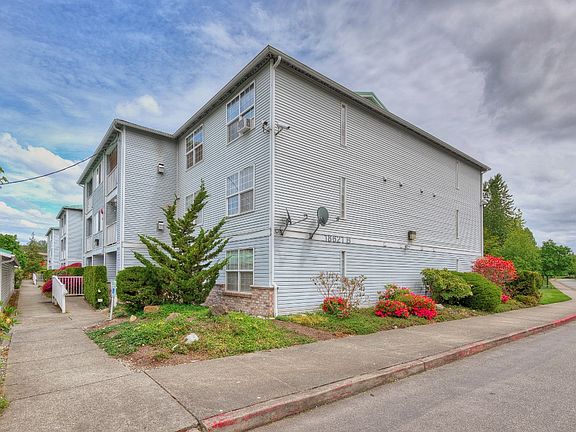 2nd image of 18621 Blueberry Ln Unit B207