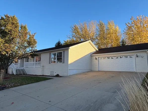 5647 Buttercup Ln, Machesney Park, IL 61115