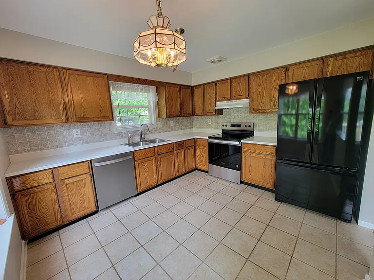 178 Queensbury Pl — Photo 12
